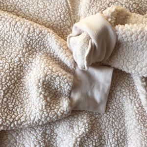 Cozy Faux shearling pullover 🐑🪵🌲